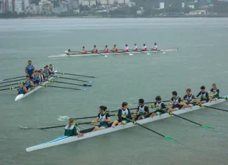 Regata Sicoob 40 anos encerra Campeonato Catarinense de Remo em Florianópolis Atletas competindo em barcos durante a Regata Sicoob 40 anos, no Campeonato Catarinense de Remo em Florianópolis.
