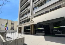 Fachada principal da Secretaria de Estado da Saúde, sede do órgão responsável pelo concurso público da Saúde em Santa Catarina.