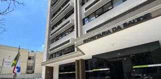 Fachada principal da Secretaria de Estado da Saúde, sede do órgão responsável pelo concurso público da Saúde em Santa Catarina.