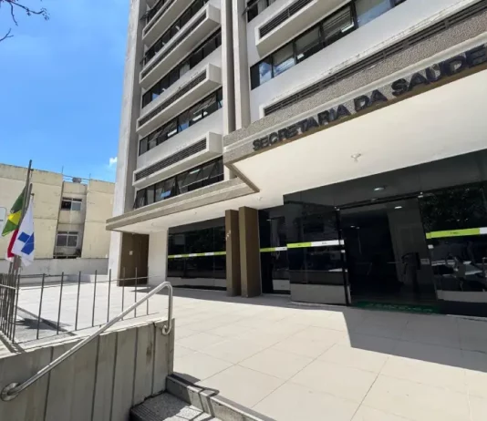 Fachada principal da Secretaria de Estado da Saúde, sede do órgão responsável pelo concurso público da Saúde em Santa Catarina.