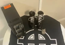 Polícia Civil apreende símbolos de apologia ao nazismo com adolescente de Palhoça Imagem mostra objetos apreendidos pela Polícia Civil durante o cumprimento de mandado, incluindo símbolos nazistas e equipamentos eletrônicos usados para divulgação de conteúdo racista.