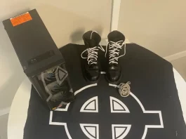 Imagem mostra objetos apreendidos pela Polícia Civil durante o cumprimento de mandado, incluindo símbolos nazistas e equipamentos eletrônicos usados para divulgação de conteúdo racista.