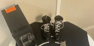 Imagem mostra objetos apreendidos pela Polícia Civil durante o cumprimento de mandado, incluindo símbolos nazistas e equipamentos eletrônicos usados para divulgação de conteúdo racista.