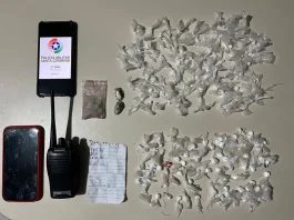 drogas apreendidas de um adolescente em operação da Polícia Militar no Saco Grande, Florianópolis.