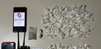 drogas apreendidas de um adolescente em operação da Polícia Militar no Saco Grande, Florianópolis.
