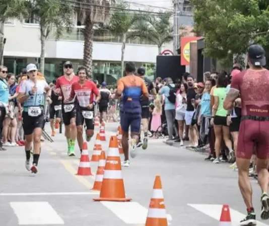 Florianópolis terá alterações no trânsito neste domingo por causa do Ironman 70.3 Atletas do Ironman 70.3 correndo em Florianópolis, com alterações no trânsito durante a prova.