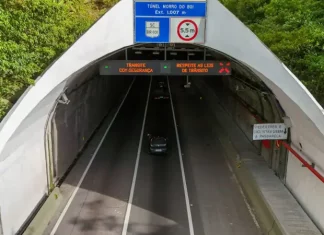 Entrada do túnel do Morro do Boi, mostrando a estrutura do túnel e a pista de acesso.