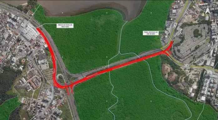 Mapa aéreo que destaca, em vermelho, o traçado previsto para as obras, mostrando o local onde o novo elevado será implantado e indicando os ajustes viários planejados na ligação entre a Avenida da Saudade e a região do CIC.