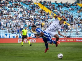 Da Série B à Copa de 2026: bastidores quentes do esporte brasileiro Jogadores de Avaí e Remo em campo na 37ª rodada da Série B, ilustrando o confronto decisivo entre as equipes.