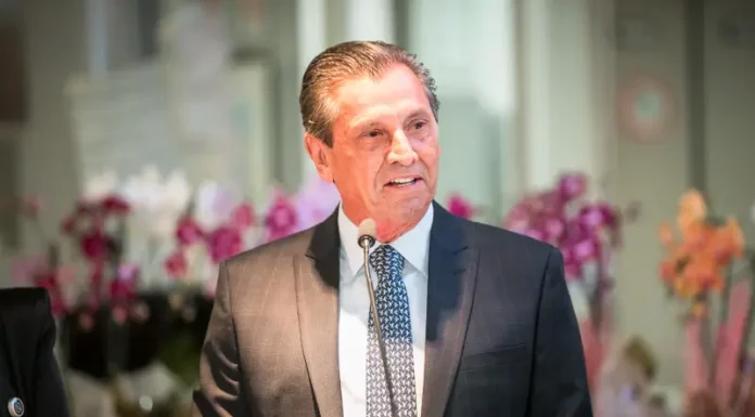 Deputado Estadual Julio Garcia, Presidente da Assembleia Legislativa de Santa Catarina, falando sobtre a educação