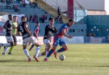 Jogadores de Figueirense e Marcílio Dias em campo, ilustrando a disputa e o cenário atual do futebol catarinense.
