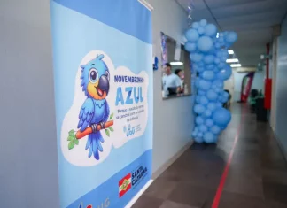Novembrinho Azul: Hospital Infantil Joana de Gusmão faz 250 atendimentos em ação de urologia Banner do Novembrinho Azul exposto no corredor do HIJG para identificar e orientar o público sobre a ação de urologia pediátrica realizada durante o evento.