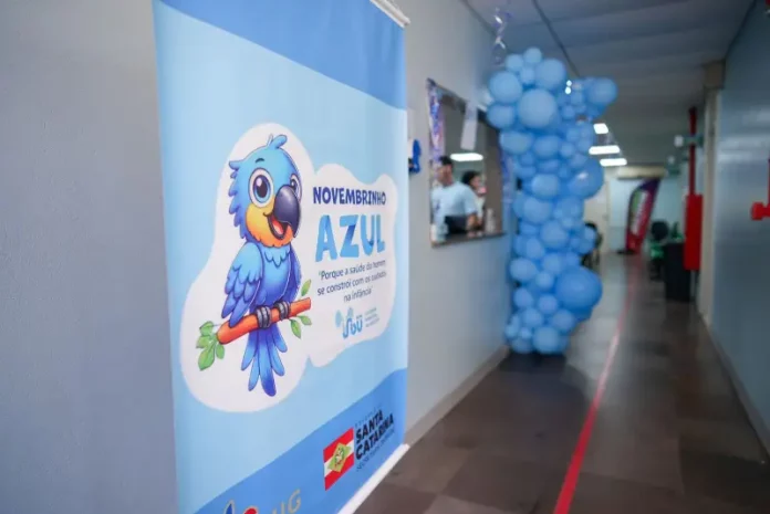 Novembrinho azul Banner do Novembrinho Azul exposto no corredor do HIJG para identificar e orientar o público sobre a ação de urologia pediátrica realizada durante o evento.