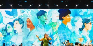 Camerata Florianópolis em apresentação no Teatro Pedro Ivo, ilustrando a retomada das atividades culturais após a revitalização do espaço.