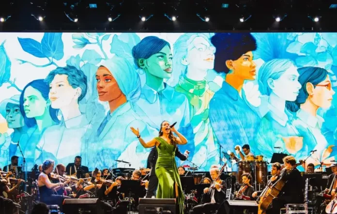 Reabertura teatro Pedro Ivo Camerata Florianópolis em apresentação no Teatro Pedro Ivo, ilustrando a retomada das atividades culturais após a revitalização do espaço.