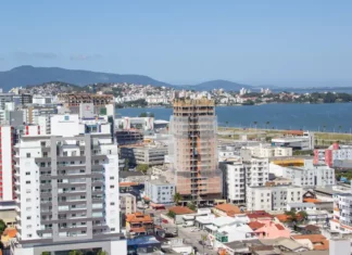 São José tem a maior valorização imobiliária de Santa Catarina Vista aérea de São José, ilustrando o crescimento urbano e a valorização imobiliária do município.