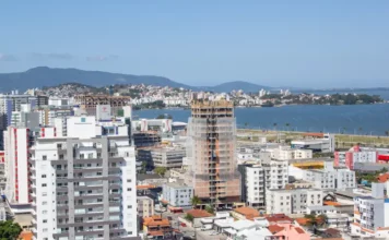 São José tem a maior valorização imobiliária de Santa Catarina Vista aérea de São José, ilustrando o crescimento urbano e a valorização imobiliária do município.