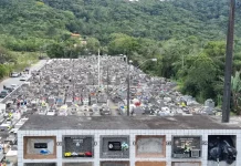 Foto do Cemitério de Barreiros usada para ilustrar o funcionamento e a estrutura do sistema funerário de São José.