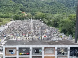 Foto do Cemitério de Barreiros usada para ilustrar o funcionamento e a estrutura do sistema funerário de São José.