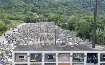 Foto do Cemitério de Barreiros usada para ilustrar o funcionamento e a estrutura do sistema funerário de São José.