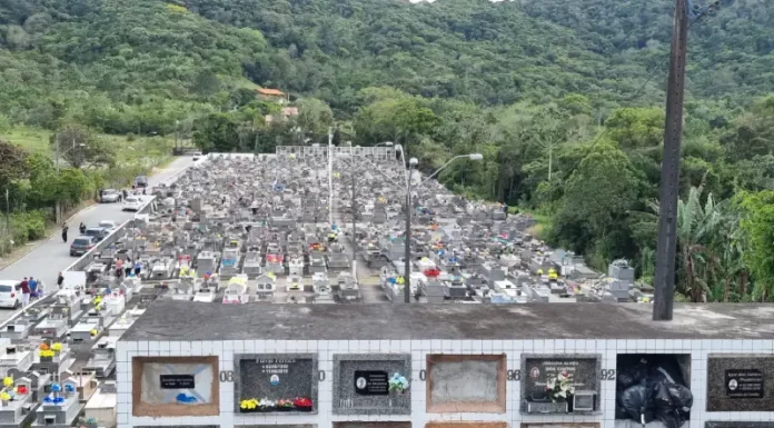 Foto do Cemitério de Barreiros usada para ilustrar o funcionamento e a estrutura do sistema funerário de São José.