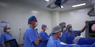 Médicos do Hospital Celso Ramos realizam procedimento cirúrgico inédito durante o Congresso Brasileiro de Urologia, representando o avanço de novas técnicas na rede pública.