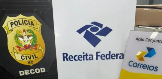 Foto mostra comprimidos de ecstasy apreendidos pela Polícia Civil durante a Operação Envio Seguro, que combate o envio de drogas pelos sistemas postais.