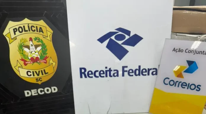 Polícia Civil deflagra mais uma etapa da Operação “Envio Seguro” Foto mostra comprimidos de ecstasy apreendidos pela Polícia Civil durante a Operação Envio Seguro, que combate o envio de drogas pelos sistemas postais.