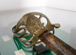 180 anos da visita de Dom Pedro II a São José resgatam um capítulo marcante da história catarinense Espada doada por Dom Pedro II ao coronel Luiz Ferreira do Nascimento Mello, atualmente exposta no Museu Histórico Gilberto Gerlach, símbolo de reconhecimento e amizade.