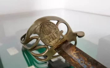 180 anos da visita de Dom Pedro II a São José resgatam um capítulo marcante da história catarinense Espada doada por Dom Pedro II ao coronel Luiz Ferreira do Nascimento Mello, atualmente exposta no Museu Histórico Gilberto Gerlach, símbolo de reconhecimento e amizade.