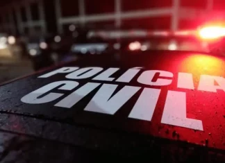 Viatura da Polícia Civil estacionada, simbolizando a ação que levou à prisão das mulheres envolvidas no suposto sequestro.