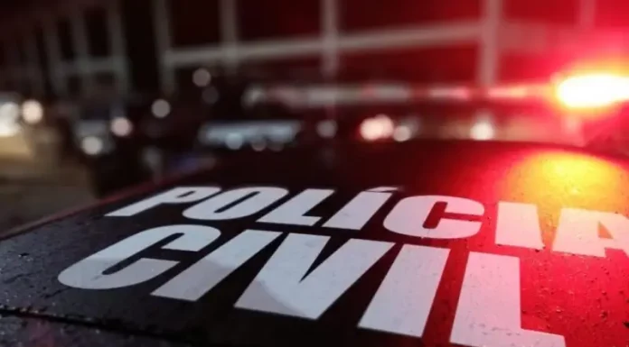 Polícia Civil esclarece sequestro em menos de 10 horas, com várias reviravoltas no caso Viatura da Polícia Civil estacionada, simbolizando a ação que levou à prisão das mulheres envolvidas no suposto sequestro.