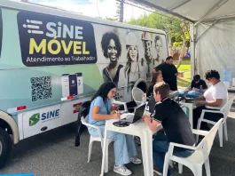 Sine SC ajudou a empregar mais de 8,6 mil trabalhadores em 2025 Atendimento do Sine Móvel, unidade itinerante do Sistema Nacional de Emprego, oferecendo orientação e cadastro de trabalhadores em busca de vagas de emprego.