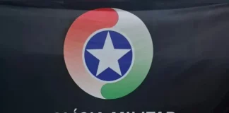 Imagem mostrando drogas e dinheiro apreendidos pela Polícia Militar durante operação contra o tráfico em São José.