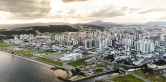 Beira-Mar de São José, mostrando a orla que será revitalizada com novos projetos como Complexo Náutico, Mercado Público e Estação E-Hurb.