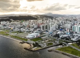 Beira-Mar de São José, mostrando a orla que será revitalizada com novos projetos como Complexo Náutico, Mercado Público e Estação E-Hurb.