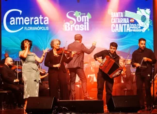 Camerata Florianópolis encerra o ano com espetáculo gratuito “Som Brasil” no Trapiche da Beira-Mar Integrantes da Camerata Florianópolis em apresentação do espetáculo "Som Brasil"