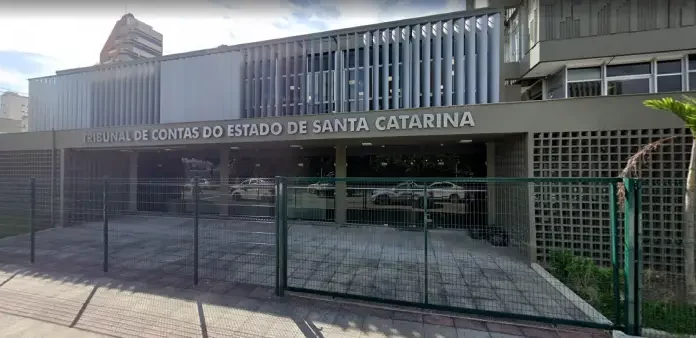 TCE/SC contrata FGV para organizar concurso de auditor fiscal de Controle Externo Foto da fachada do TCE/SC
