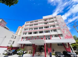 Floripa 60+ Empregos recebe investimento e amplia oportunidades de qualificação profissional para idosos Foto mostra a fachada do prédio do Clube 12, local onde serão realizados os cursos do programa Floripa 60+ Empregos.