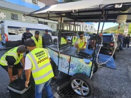 Operação Verão apreende 40 carrinhos irregulares em Canasvieiras Agentes da Operação Verão fiscalizam ambulantes na praia, garantindo segurança e cumprimento das normas.