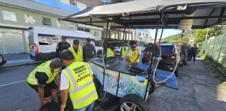Agentes da Operação Verão fiscalizam ambulantes na praia, garantindo segurança e cumprimento das normas.