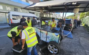 Operação Verão apreende 40 carrinhos irregulares em Canasvieiras Agentes da Operação Verão fiscalizam ambulantes na praia, garantindo segurança e cumprimento das normas.