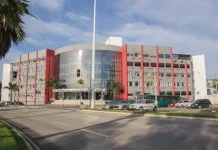 Fachada da Prefeitura de São José, mostrando a sede da Secretaria de Urbanismo e Serviços Públicos (SUSP), responsável pela análise e aprovação dos Projetos Hidrossanitários.