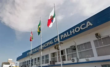 Foto da Prefeitura de Palhoça mostrando o local onde foi publicado o decreto de situação de emergência devido às fortes chuvas.