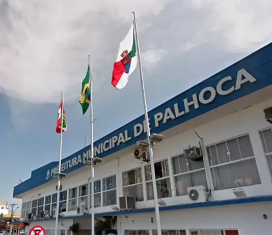 Foto da Prefeitura de Palhoça mostrando o local onde foi publicado o decreto de situação de emergência devido às fortes chuvas.