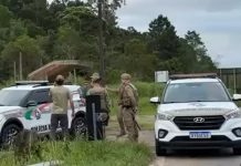 Deputado estadual é feito refém por indígenas no Morro dos Cavalos Policiais atuam no Morro dos Cavalos, em Palhoça, no local onde deputado estadual foi feito refém por integrantes de uma comunidade indígena.