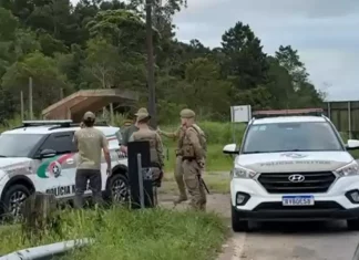 Deputado estadual é feito refém por indígenas no Morro dos Cavalos Policiais atuam no Morro dos Cavalos, em Palhoça, no local onde deputado estadual foi feito refém por integrantes de uma comunidade indígena.