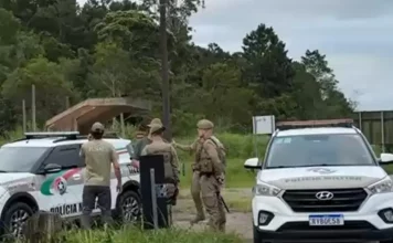 Deputado estadual é feito refém por indígenas no Morro dos Cavalos Policiais atuam no Morro dos Cavalos, em Palhoça, no local onde deputado estadual foi feito refém por integrantes de uma comunidade indígena.