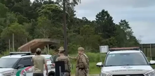Deputado estadual é feito refém por indígenas no Morro dos Cavalos Policiais atuam no Morro dos Cavalos, em Palhoça, no local onde deputado estadual foi feito refém por integrantes de uma comunidade indígena.