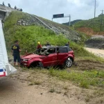 Casal e bebê morrem após carro ser arrastado pela correnteza em Palhoça Carro em que estavam o casal e bebê que foi arrastado pela correnteza